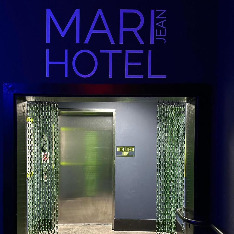 Mari Jean Hotel - All Adults Welcome St. Petersburg Bagian luar foto
