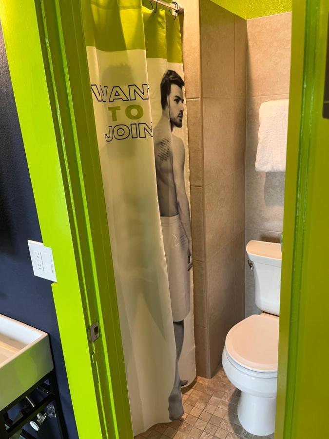 Mari Jean Hotel - All Adults Welcome St. Petersburg Bagian luar foto