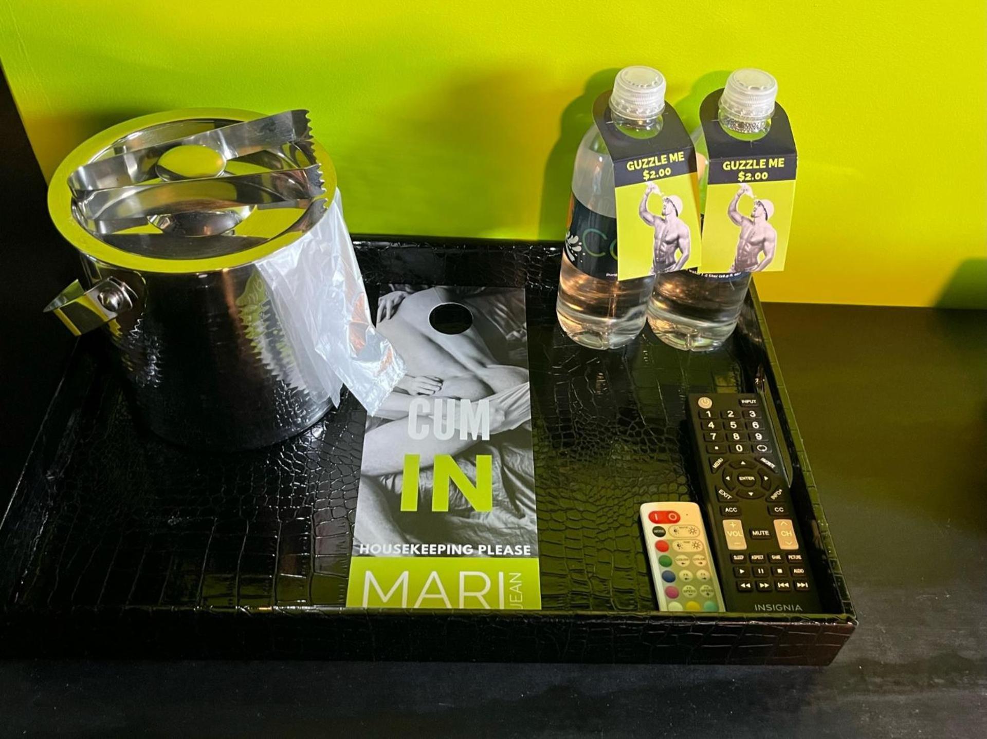 Mari Jean Hotel - All Adults Welcome St. Petersburg Bagian luar foto