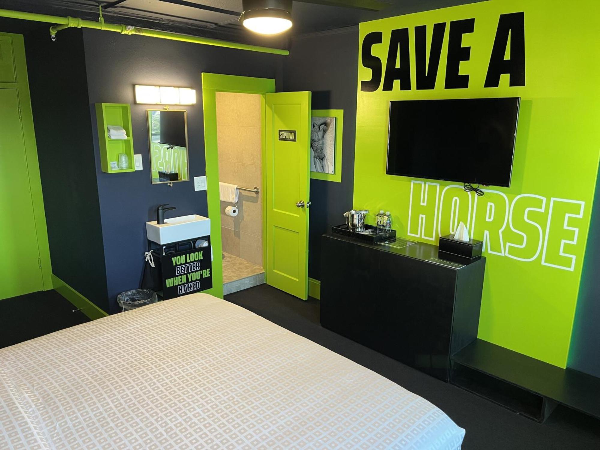 Mari Jean Hotel - All Adults Welcome St. Petersburg Bagian luar foto
